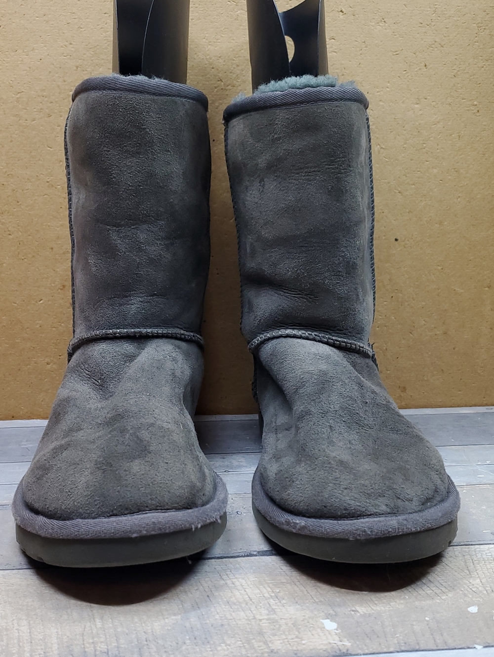 UGG Women's Classic Gray Suede Winter Boots Size 7